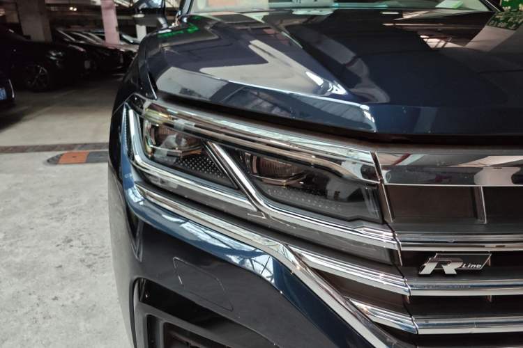Used Volkswagen Touareg 2021 3.0 TSI Prestige Edition Classic Sport Package Right Front Headlight