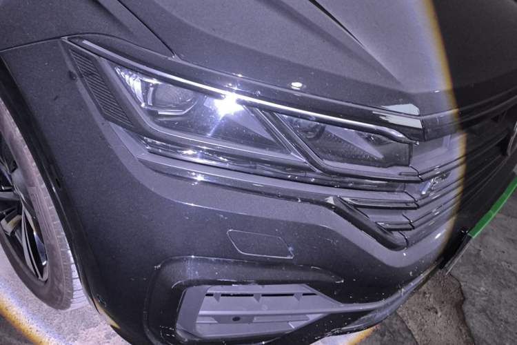 Used Volkswagen Touareg 2021 3.0 TSI Luxury Edition Black Diamond Sport Package Right Front Headlight