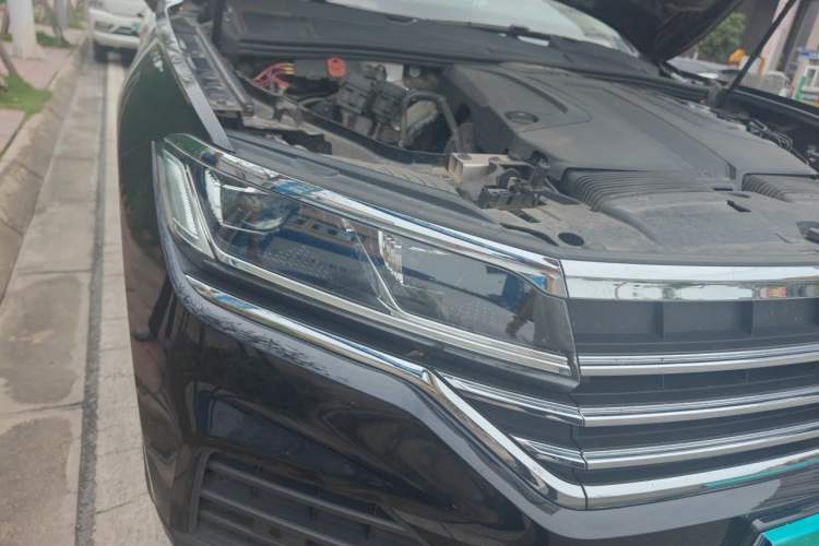 Used Volkswagen Touareg 2021 2.0 TSI Flagship Special Edition Right Front Headlight