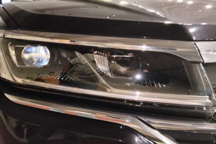 Used Volkswagen Touareg 2021 2.0 TSI RuiShang Edition Right Front Headlight