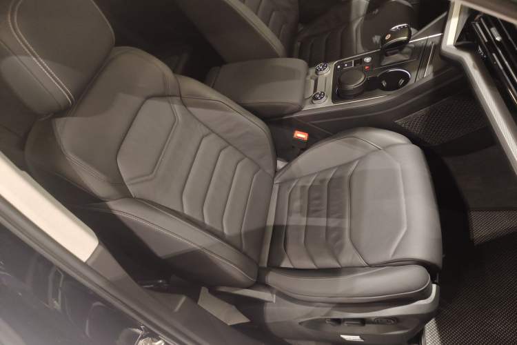 Used Volkswagen Touareg 2021 2.0 TSI Flagship Special Edition Right Front Seat