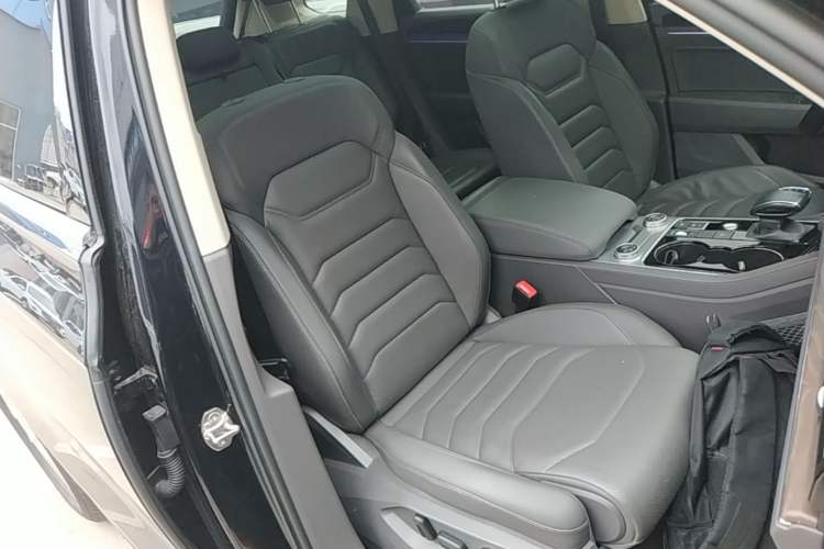 Used Volkswagen Touareg 2021 2.0 TSI RuiShang Edition Right Front Seat