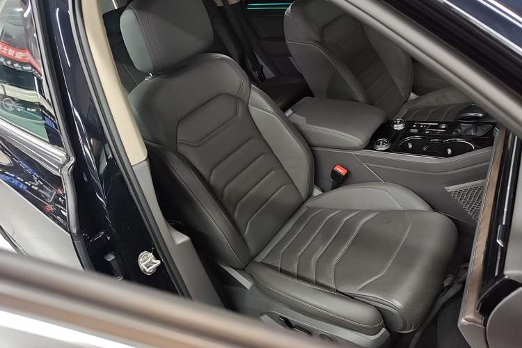 Used Volkswagen Touareg 2021 3.0 TSI Prestige Edition Classic Sport Package Right Front Seat