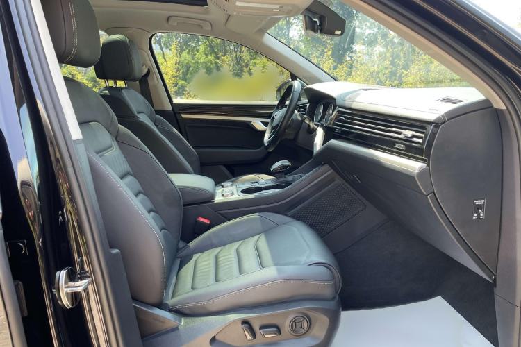 Used Volkswagen Touareg 2021 2.0 TSI Flagship Special Edition Right Front Seat