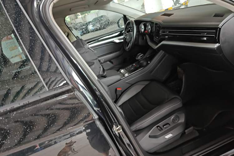 Used Volkswagen Touareg 2021 2.0 TSI Flagship Special Edition Right Front Seat