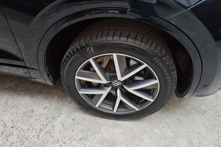 Used Volkswagen Touareg 2021 3.0 TSI Prestige Edition Classic Sport Package Right Front Wheel Hub
