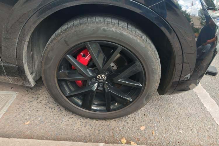 Used Volkswagen Touareg 2021 3.0 TSI Prestige Edition Classic Sport Package Right Front Wheel Hub
