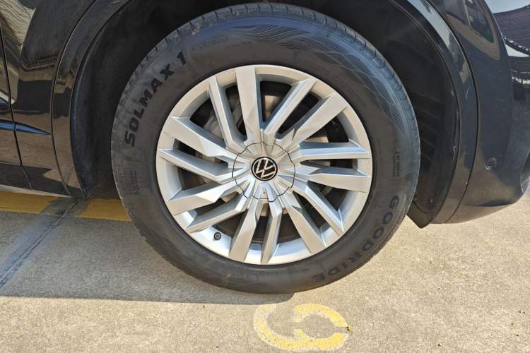 Used Volkswagen Touareg 2021 2.0 TSI RuiShang Edition Right Front Wheel Hub