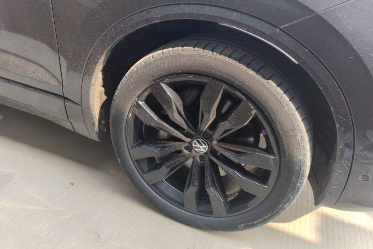 Used Volkswagen Touareg 2021 3.0 TSI Prestige Edition Right Front Wheel Hub