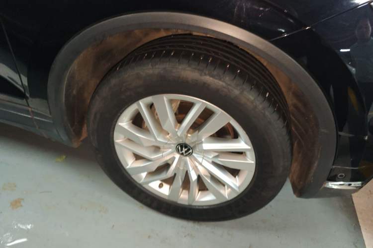 Used Volkswagen Touareg 2021 2.0 TSI Flagship Special Edition Right Front Wheel Hub