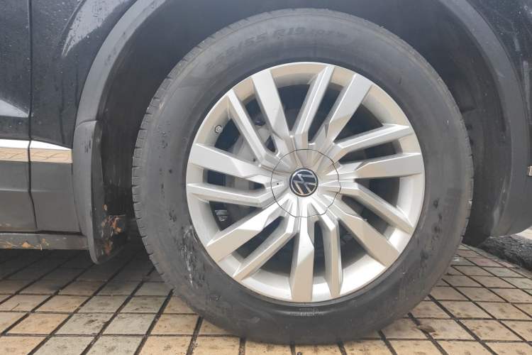 Used Volkswagen Touareg 2021 2.0 TSI Flagship Special Edition Right Front Wheel Hub