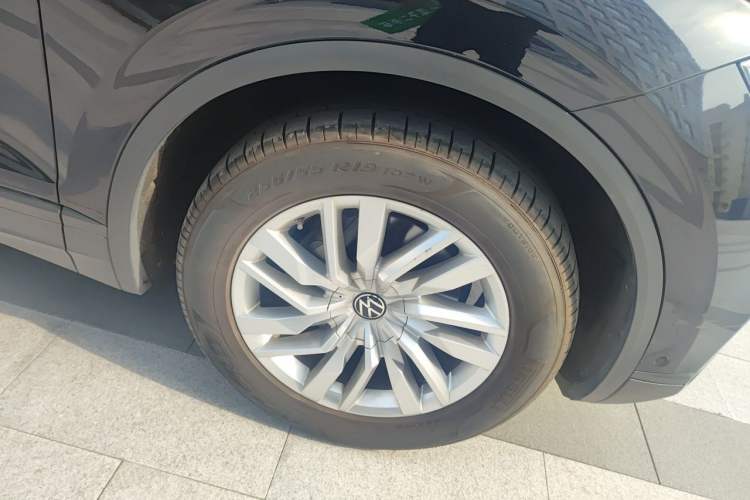 Used Volkswagen Touareg 2021 2.0 TSI Ruiyi Edition Right Front Wheel Hub