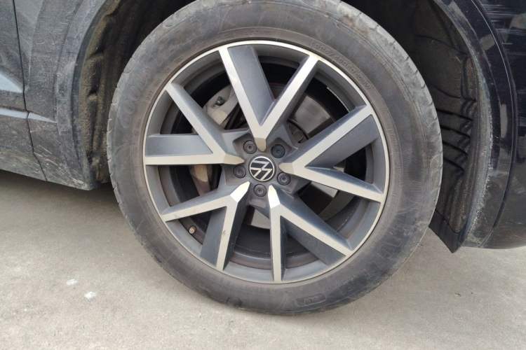 Used Volkswagen Touareg 2021 3.0 TSI Prestige Edition Classic Sport Package Right Front Wheel Hub