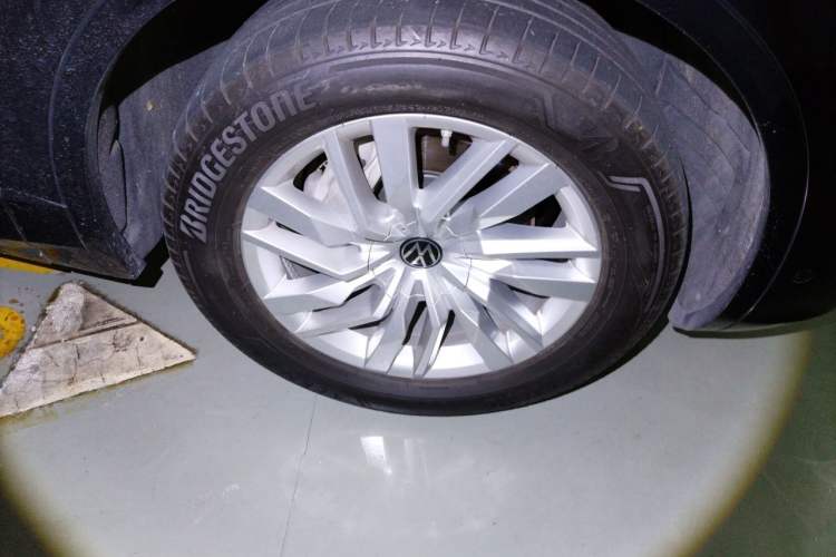 Used Volkswagen Touareg 2021 2.0 TSI RuiShang Edition Right Front Wheel Hub