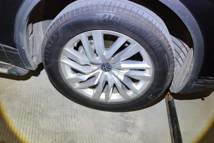 Used Volkswagen Touareg 2021 2.0 TSI Flagship Special Edition Right Front Wheel Hub