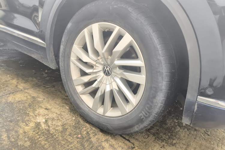 Used Volkswagen Touareg 2021 2.0 TSI Ruiyi Edition Right Front Wheel Hub
