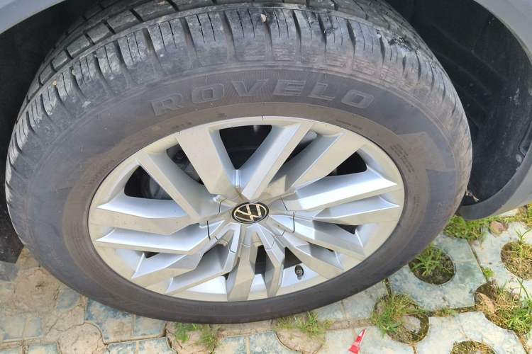 Used Volkswagen Touareg 2021 2.0 TSI RuiShang Edition Right Front Wheel Hub