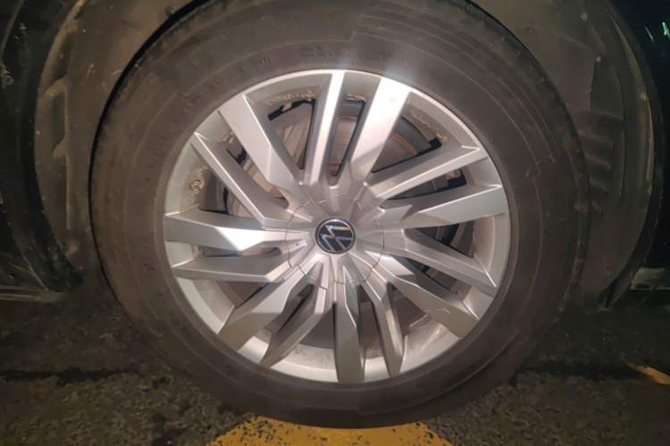 Used Volkswagen Touareg 2021 2.0 TSI RuiShang Edition Right Front Wheel Hub