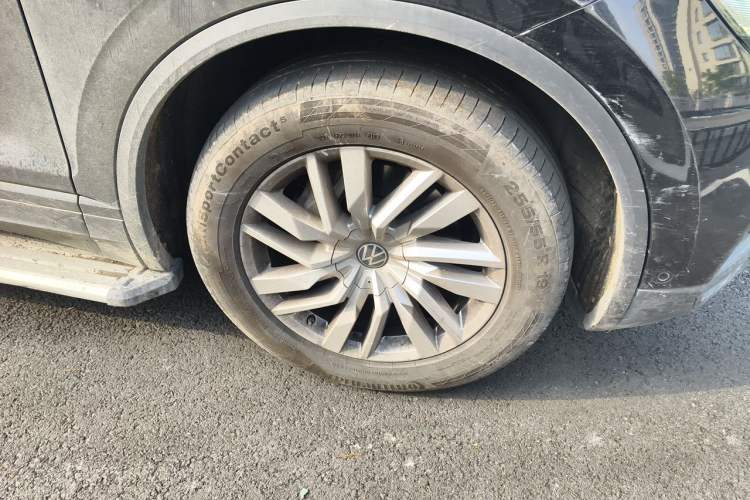 Used Volkswagen Touareg 2021 2.0 TSI Flagship Special Edition Right Front Wheel Hub