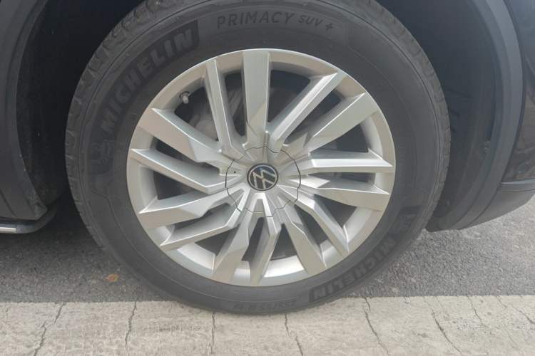 Used Volkswagen Touareg 2021 2.0 TSI Flagship Special Edition Right Front Wheel Hub