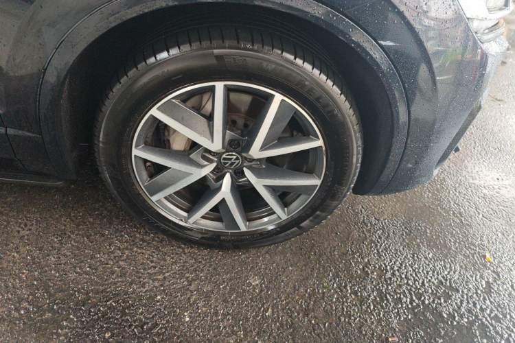 Used Volkswagen Touareg 2021 3.0 TSI Prestige Edition Classic Sport Package Right Front Wheel Hub