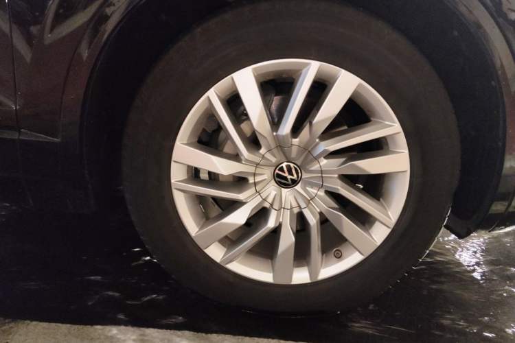 Used Volkswagen Touareg 2021 2.0 TSI RuiShang Edition Right Front Wheel Hub