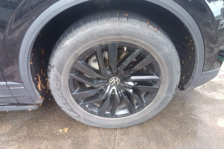 Used Volkswagen Touareg 2021 2.0 TSI Flagship Special Edition Right Front Wheel Hub
