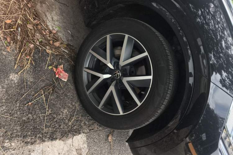 Used Volkswagen Touareg 2021 3.0 TSI Prestige Edition Classic Sport Package Right Front Wheel Hub