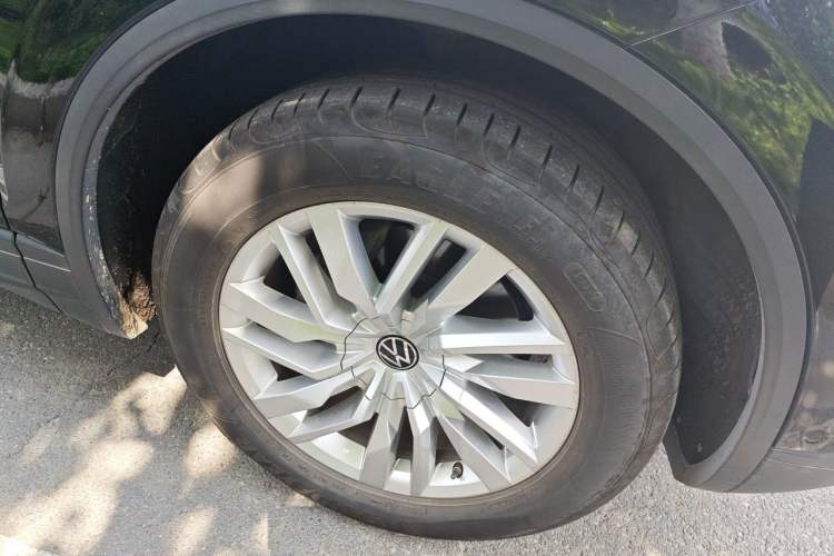 Used Volkswagen Touareg 2021 2.0 TSI Flagship Special Edition Right Front Wheel Hub