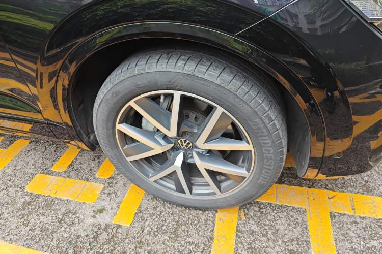 Used Volkswagen Touareg 2021 3.0 TSI Prestige Edition Classic Sport Package Right Front Wheel Hub