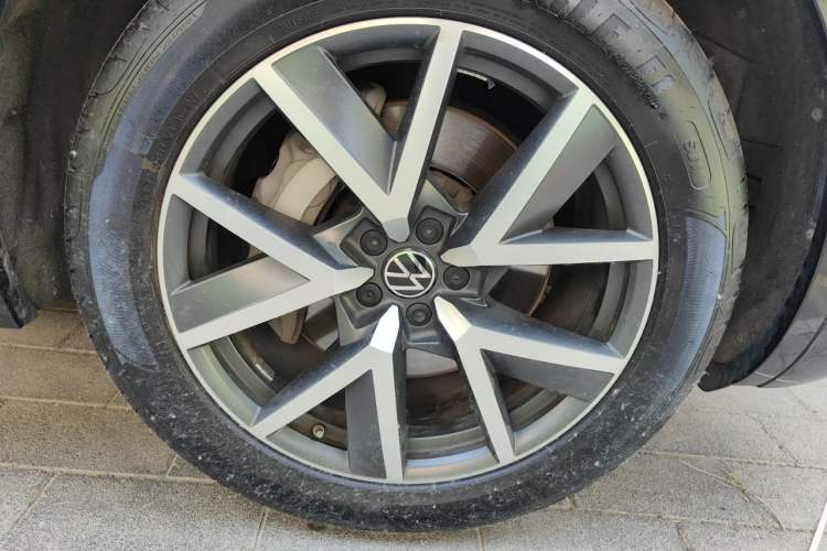 Used Volkswagen Touareg 2021 3.0 TSI Prestige Edition Classic Sport Package Right Front Wheel Hub