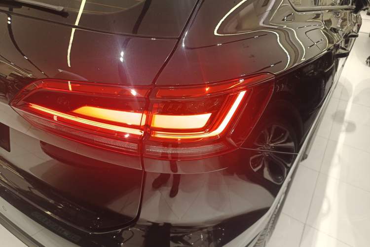 Used Volkswagen Touareg 2021 2.0 TSI Flagship Special Edition Right Rear Taillight
