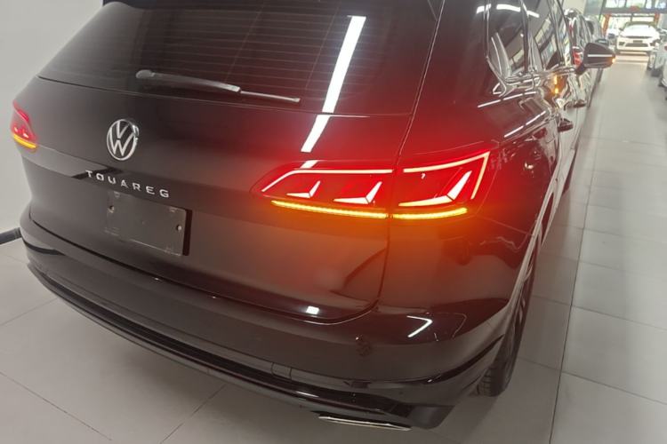 Used Volkswagen Touareg 2021 3.0 TSI Luxury Edition Black Diamond Sport Package Right Rear Taillight