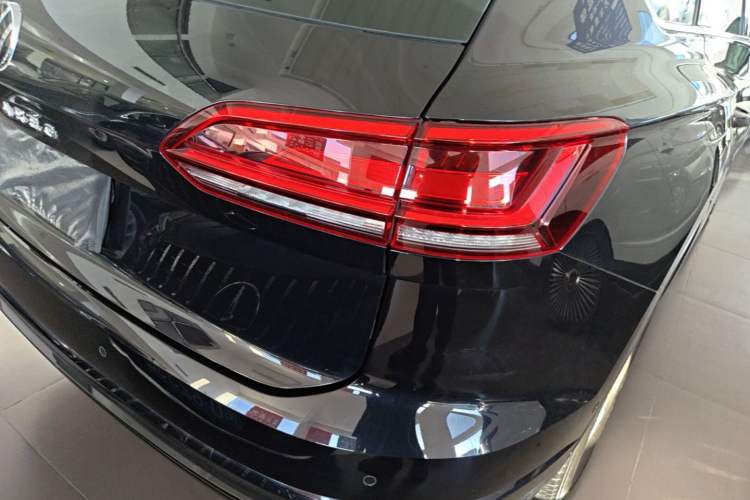 Used Volkswagen Touareg 2021 2.0 TSI RuiShang Edition Right Rear Taillight