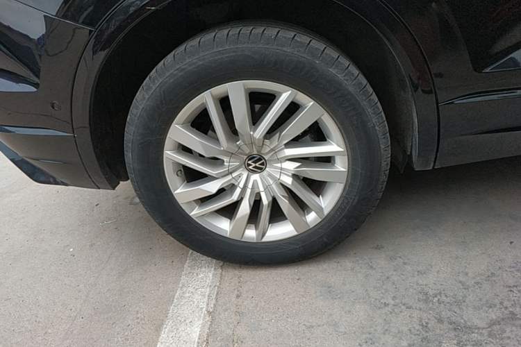 Used Volkswagen Touareg 2021 2.0 TSI RuiShang Edition Right Rear Wheel Hub