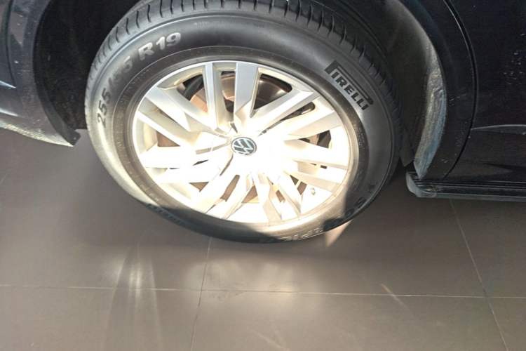 Used Volkswagen Touareg 2021 2.0 TSI RuiShang Edition Right Rear Wheel Hub