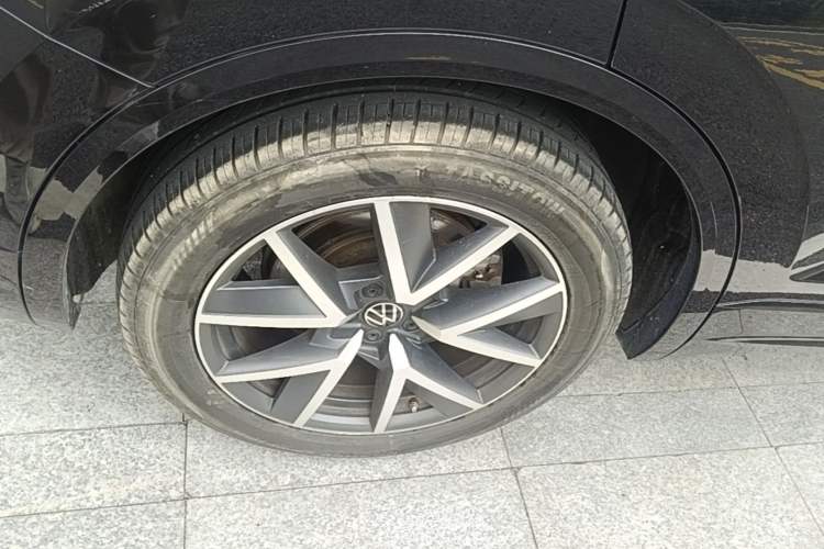 Used Volkswagen Touareg 2021 3.0 TSI Prestige Edition Classic Sport Package Right Rear Wheel Hub