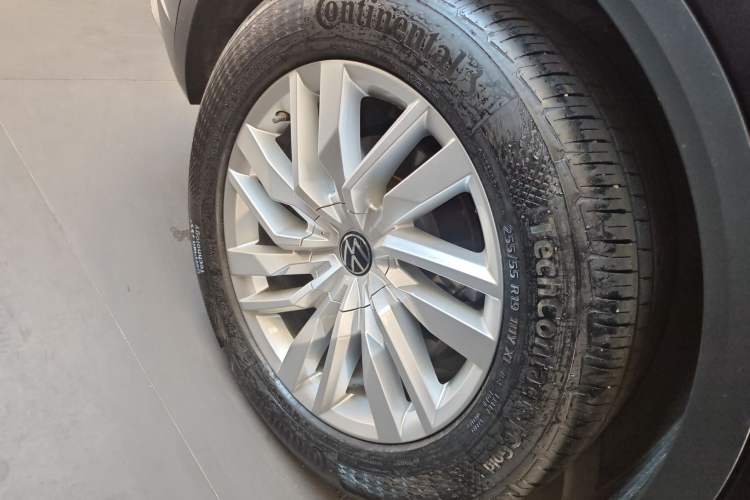 Used Volkswagen Touareg 2021 2.0 TSI Flagship Special Edition Right Rear Wheel Hub