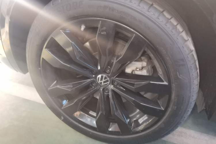 Used Volkswagen Touareg 2021 3.0 TSI Prestige Edition Right Rear Wheel Hub