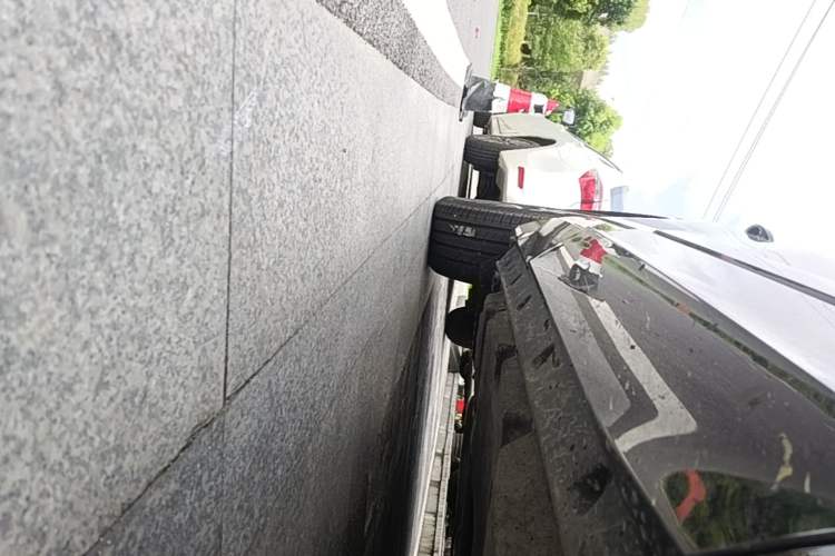 Used Volkswagen Touareg 2021 3.0 TSI Prestige Edition Classic Sport Package Right Side Sill