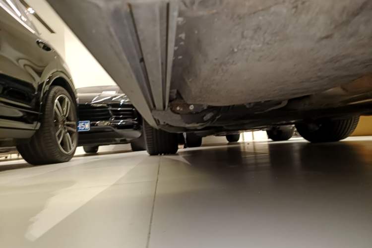 Used Volkswagen Touareg 2021 3.0 TSI Prestige Edition Classic Sport Package Right Side Sill