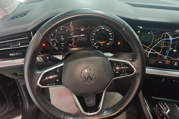 Used Volkswagen Touareg 2021 3.0 TSI Luxury Edition Black Diamond Sport Package Steering Wheel