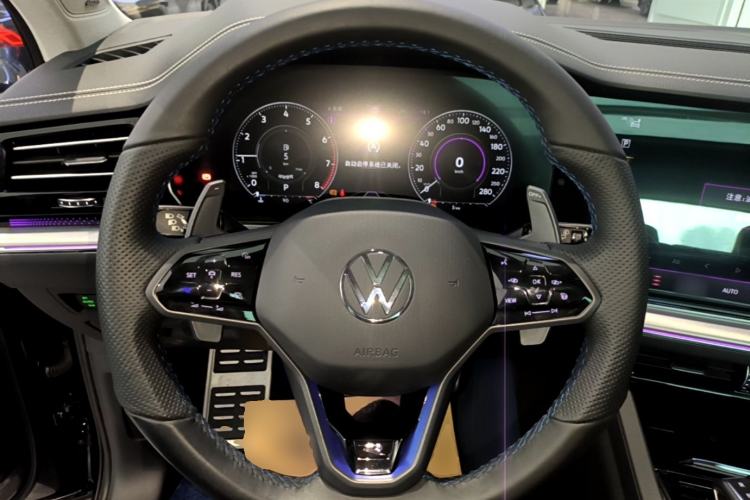 Used Volkswagen Touareg 2021 3.0 TSI Luxury Edition Black Diamond Sport Package Steering Wheel