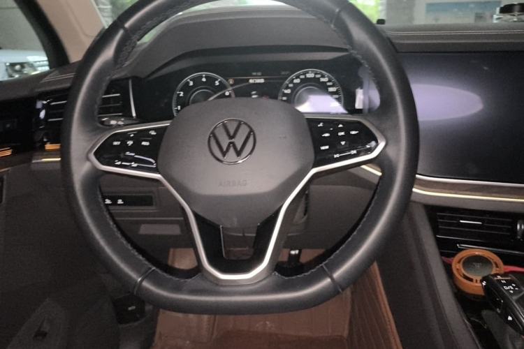 Used Volkswagen Touareg 2021 3.0 TSI Luxury Edition Black Diamond Sport Package Steering Wheel