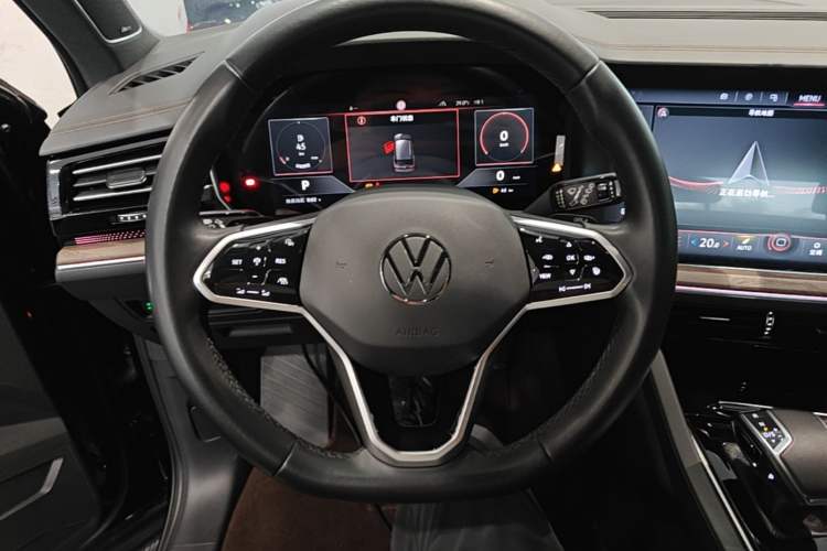 Used Volkswagen Touareg 2021 3.0 TSI Prestige Edition Steering Wheel