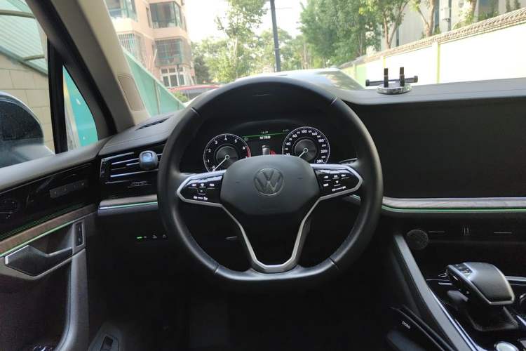 Used Volkswagen Touareg 2021 3.0 TSI Prestige Edition Classic Sport Package Steering Wheel