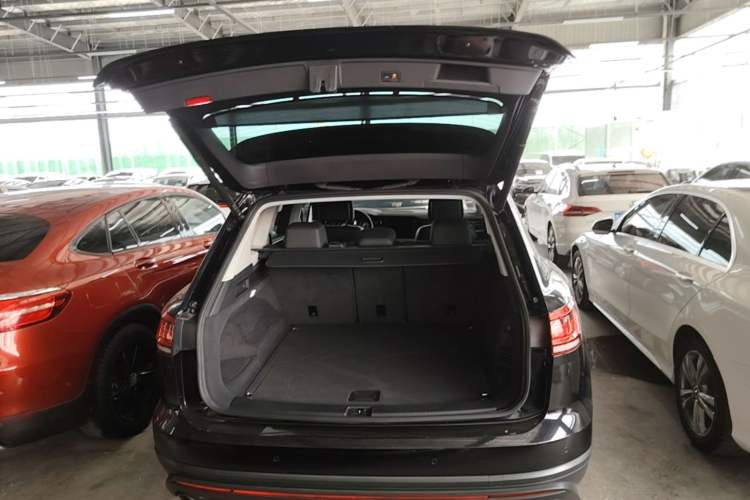 Used Volkswagen Touareg 2021 2.0 TSI Flagship Special Edition Trunk