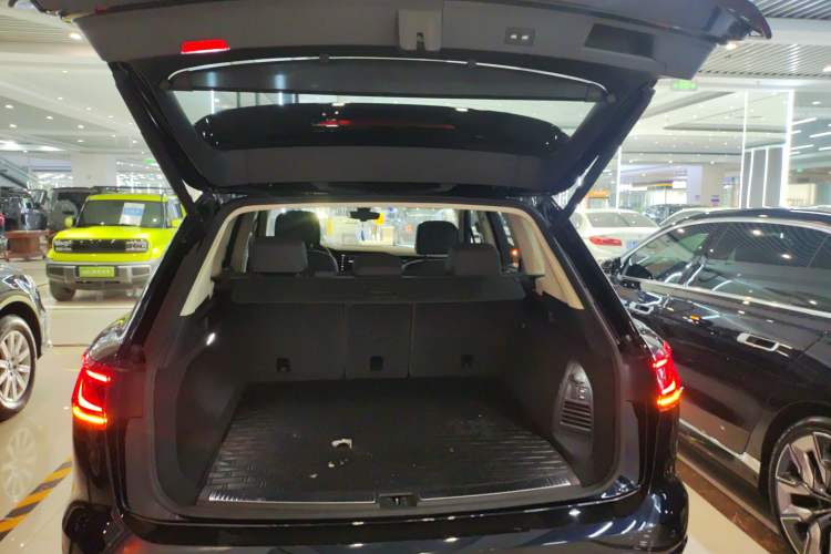 Used Volkswagen Touareg 2021 3.0 TSI Prestige Edition Classic Sport Package Trunk