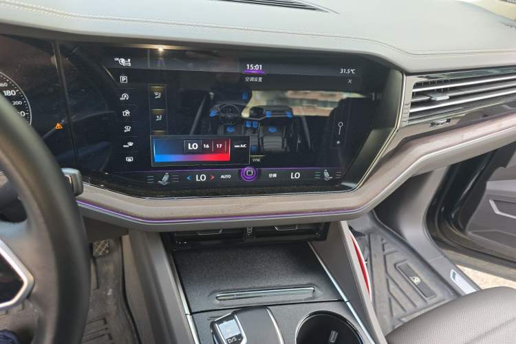 Used Volkswagen Touareg 2021 2.0 TSI Ruiyi Edition Audio And AC Panel