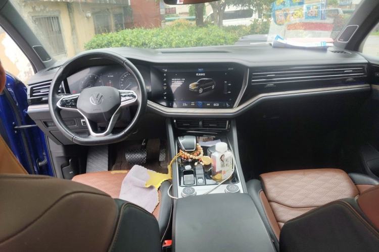 Used Volkswagen Touareg 2021 3.0 TSI Prestige Edition Center Console